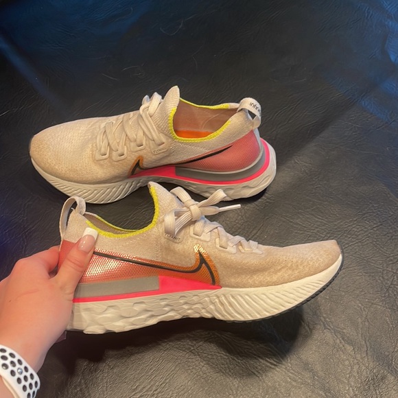 Nike, white pink and gray, worn a lot - Picture 2 of 4